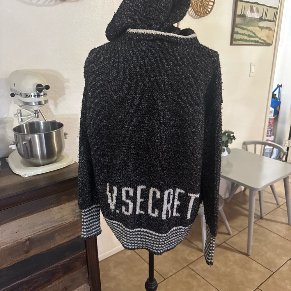 2000s Victoria secret pull over sweater